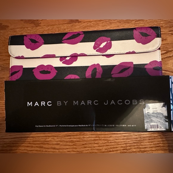 Marc Jacobs slip sleve (new) - Picture 2 of 14